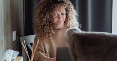 A macskabarátok digitális szokásai: mit csinálunk online (a macskamémek guglizása mellett)
